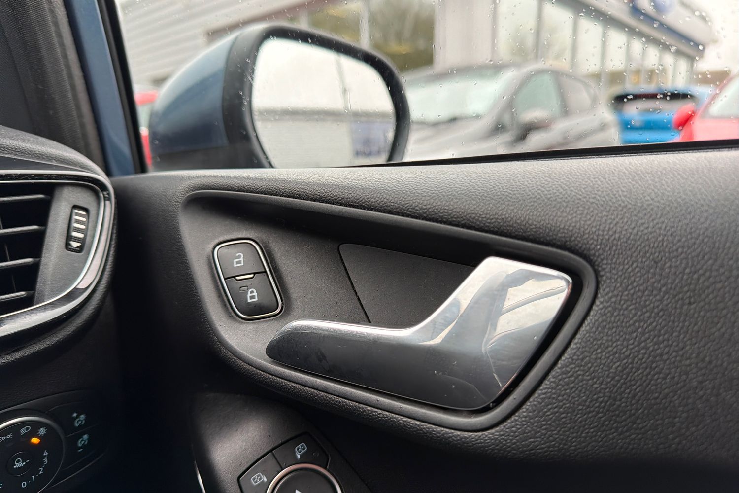 Ford FIESTA Photo 38