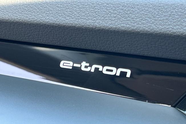 AUDI e-tron Photo 34