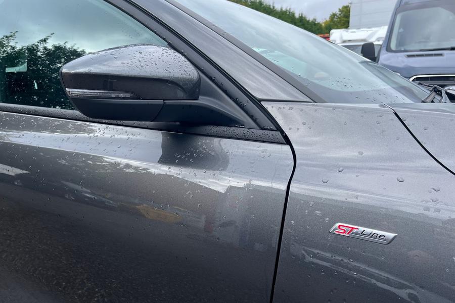 Ford FOCUS Photo autoimg-b338df7a8ed87dd9e737cd25dcedf7f6bbfc7f9e.jpg