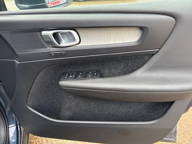 VOLVO XC40 Photo 36