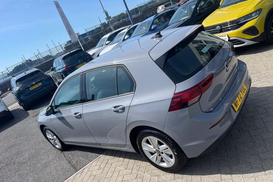 Volkswagen Golf Photo autoimg-b33ab43fe7dc2efff66e5c3d7a054ef943aa5051.jpg