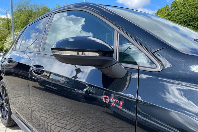 VOLKSWAGEN Golf Photo 20