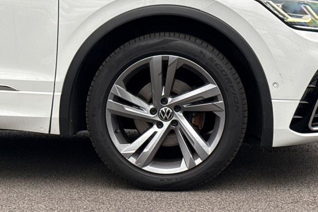 VOLKSWAGEN Tiguan Photo 5