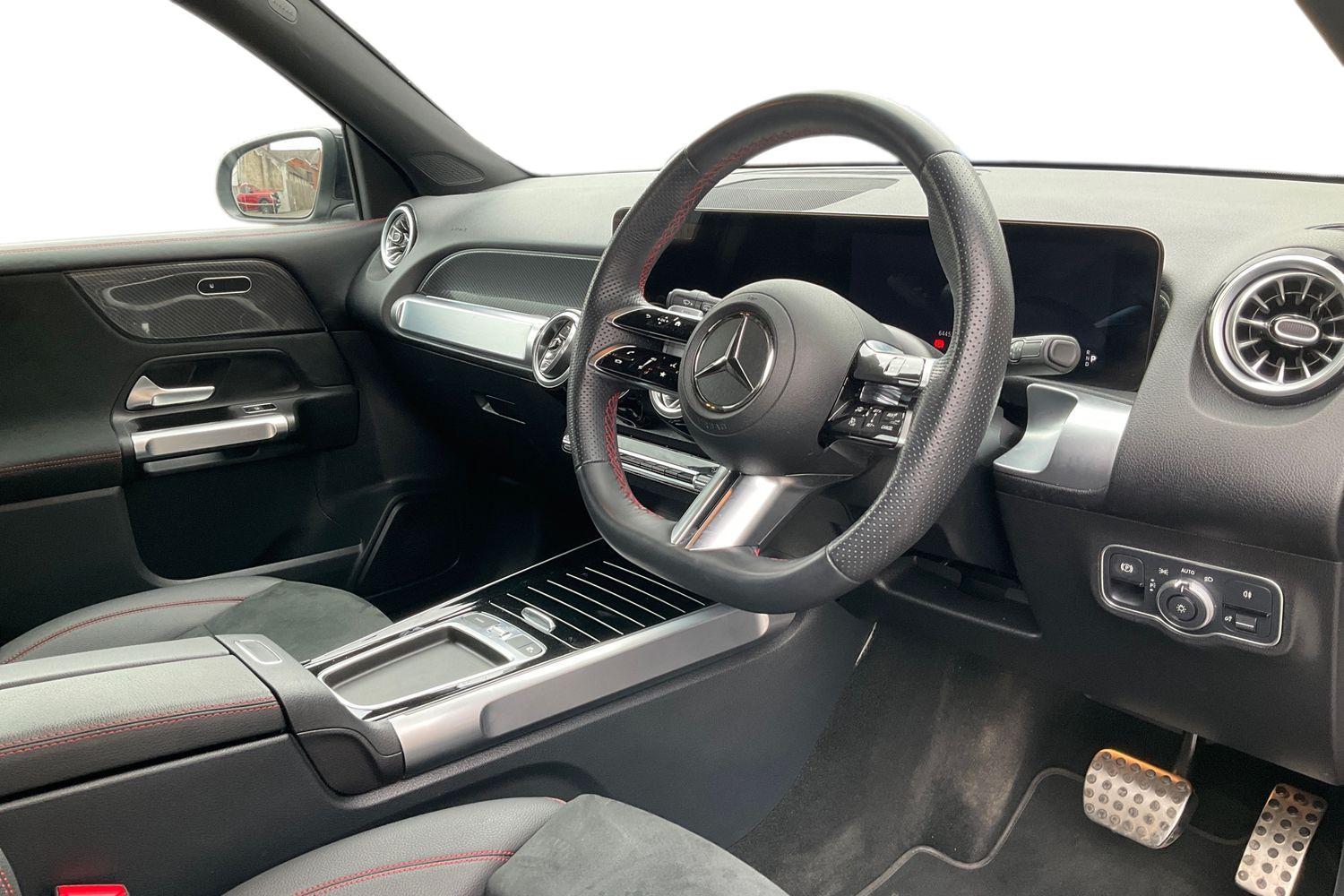 Mercedes-Benz GLB Photo 8