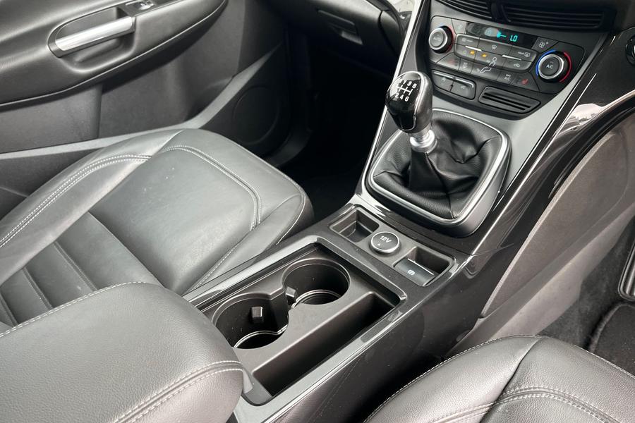 Ford Kuga Photo autoimg-b33ecafe00f8c2bfdac4a3c3d248874aae9a087b.jpg