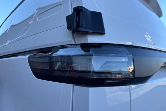 VOLKSWAGEN ID. BUZZ Cargo Photo 18