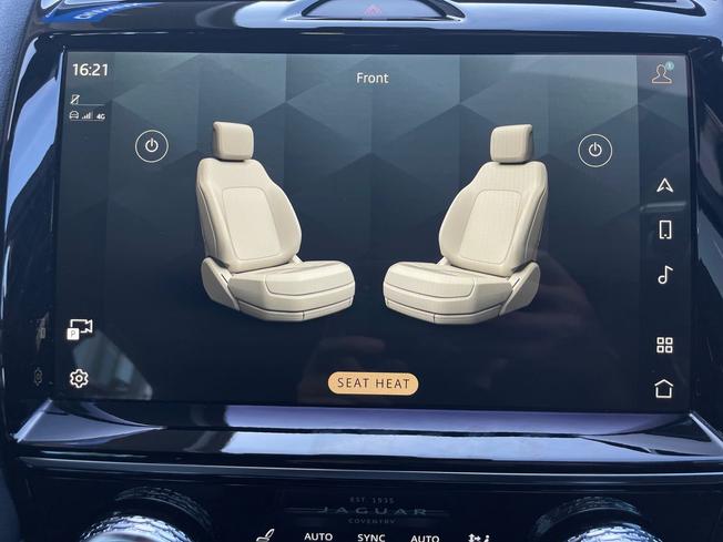 Jaguar E-PACE Photo 29