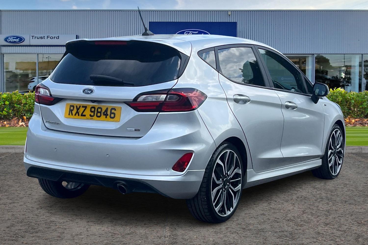 Ford FIESTA Photo 3