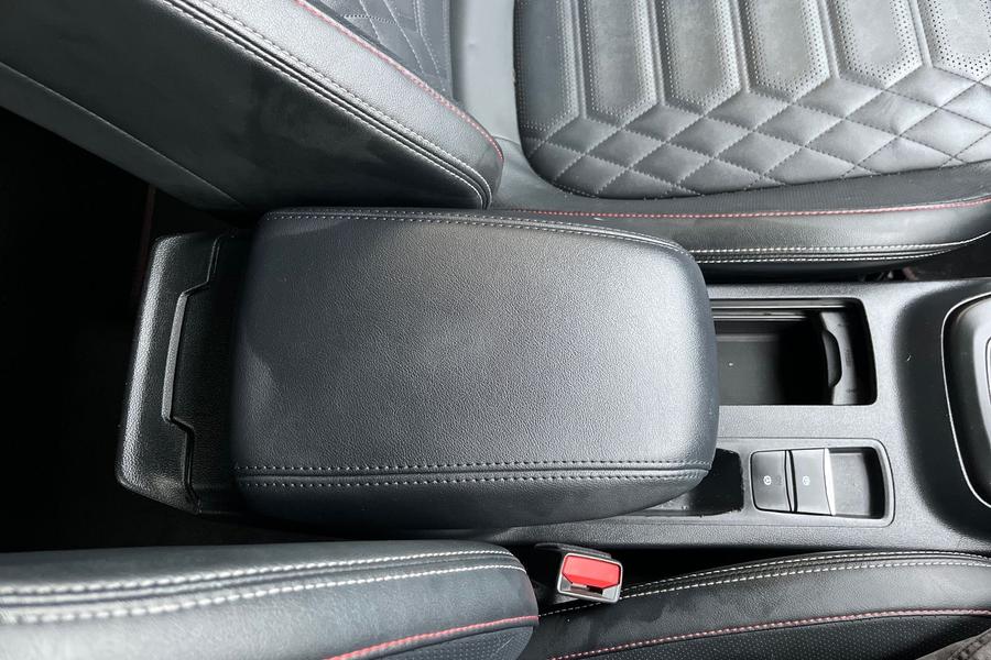 Ford FOCUS Photo autoimg-b34f9bae498552a024f7e5e4a240566e6454b753.jpg