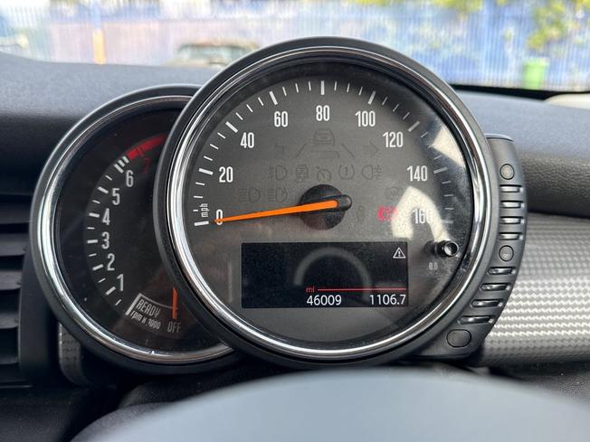 MINI Hatch Photo 15