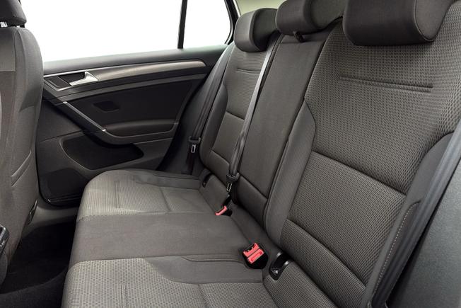 VOLKSWAGEN Golf Photo 9