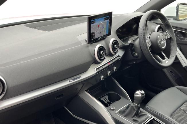 AUDI Q2 Photo 2