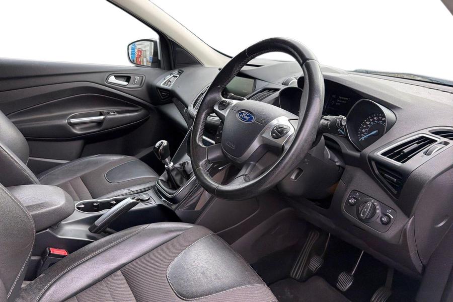 Ford KUGA Photo autoimg-b3748a3fa763e7eede0fc824941d99205945071a.jpg