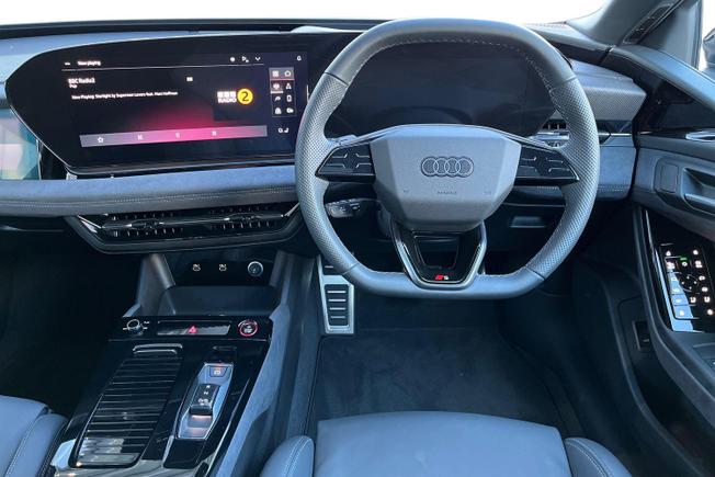 AUDI S6 E-Tron Avant Photo 11