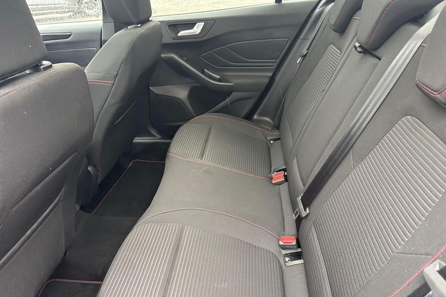 Ford FOCUS Photo autoimg-b3794a3037e4f493b1e31a01fece8ca2f5fea811.jpg