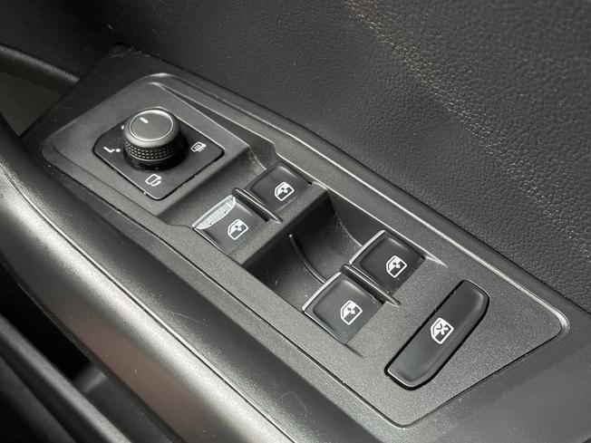 VOLKSWAGEN T-Roc Photo 35