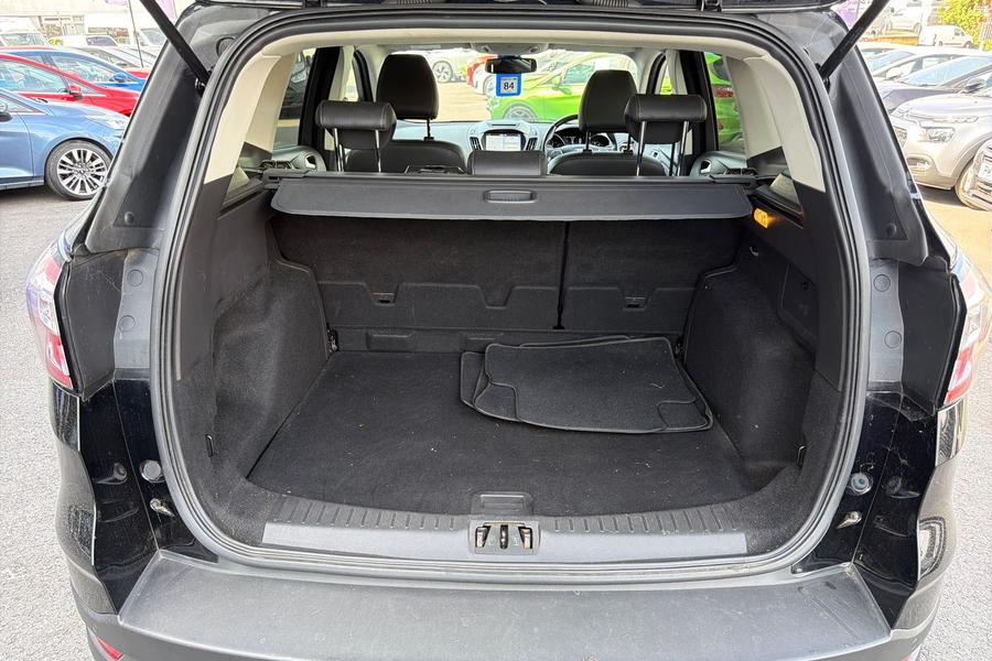 Ford KUGA Photo autoimg-b37cdd6246b21526da7aed4adeb28551b4917c1a.jpg