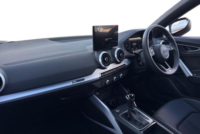 Audi Q2 Photo 2