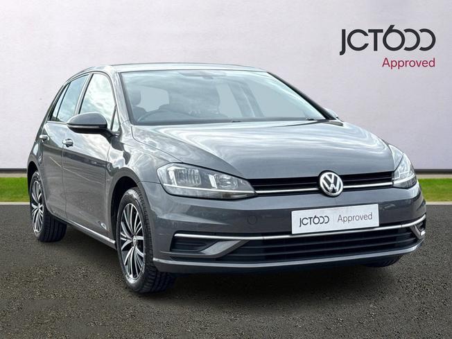 Volkswagen Golf Photo 1