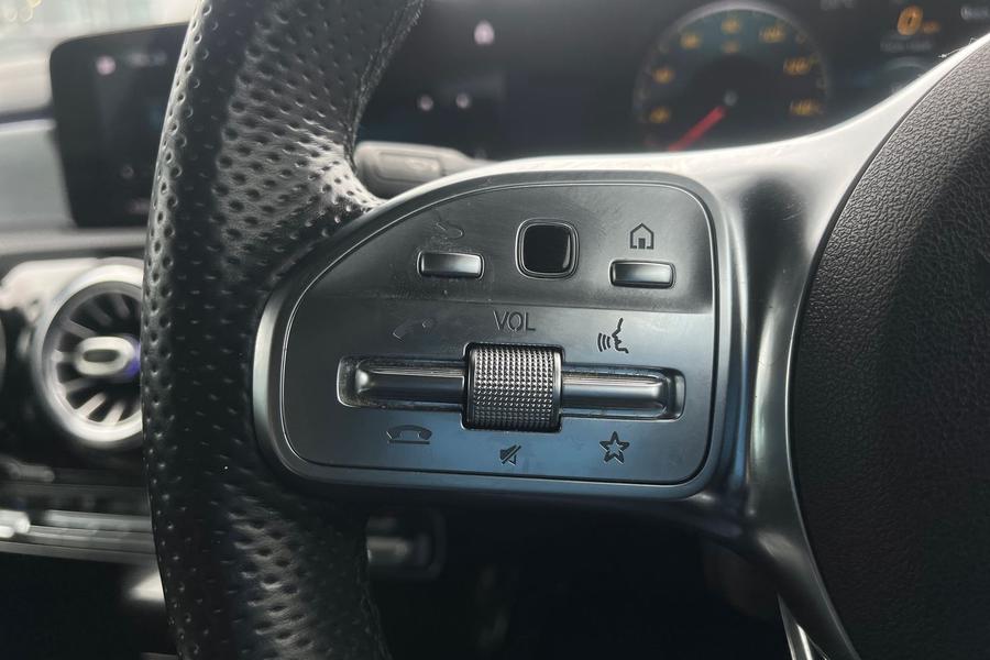 Mercedes-Benz CLA Photo autoimg-b3811ee25d70b65ae5633c9b6d16d5f2dfd67dba.jpg