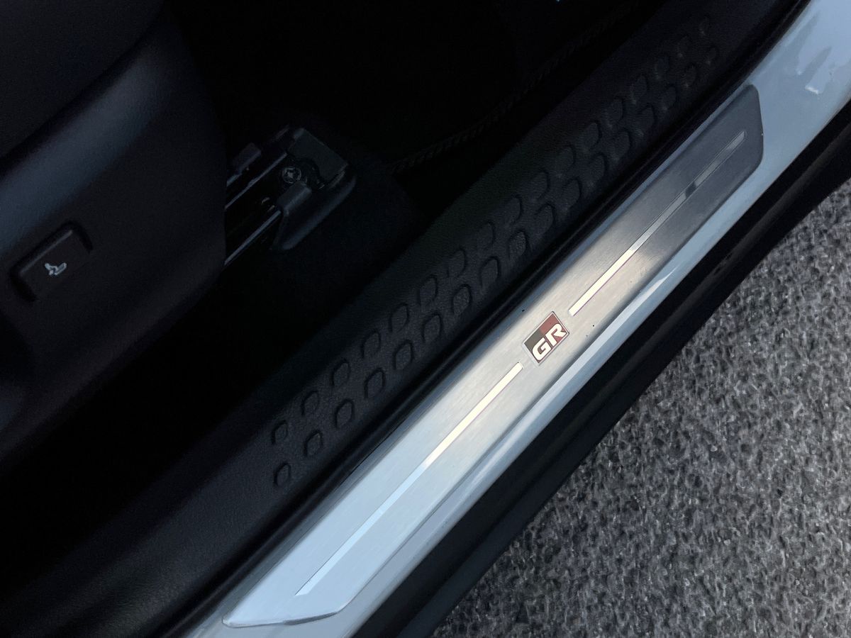 Toyota C-HR Photo 31