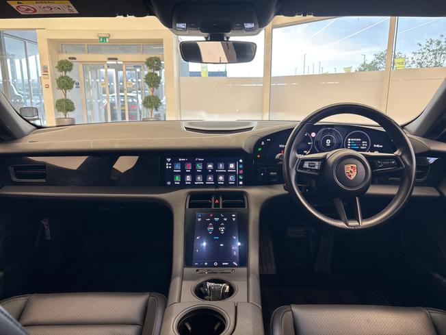 PORSCHE Taycan Photo 27