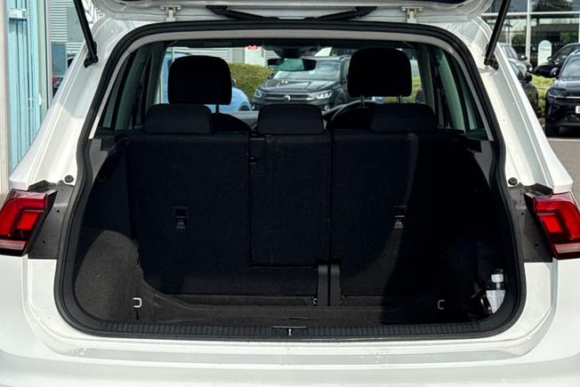 VOLKSWAGEN Tiguan Photo 12