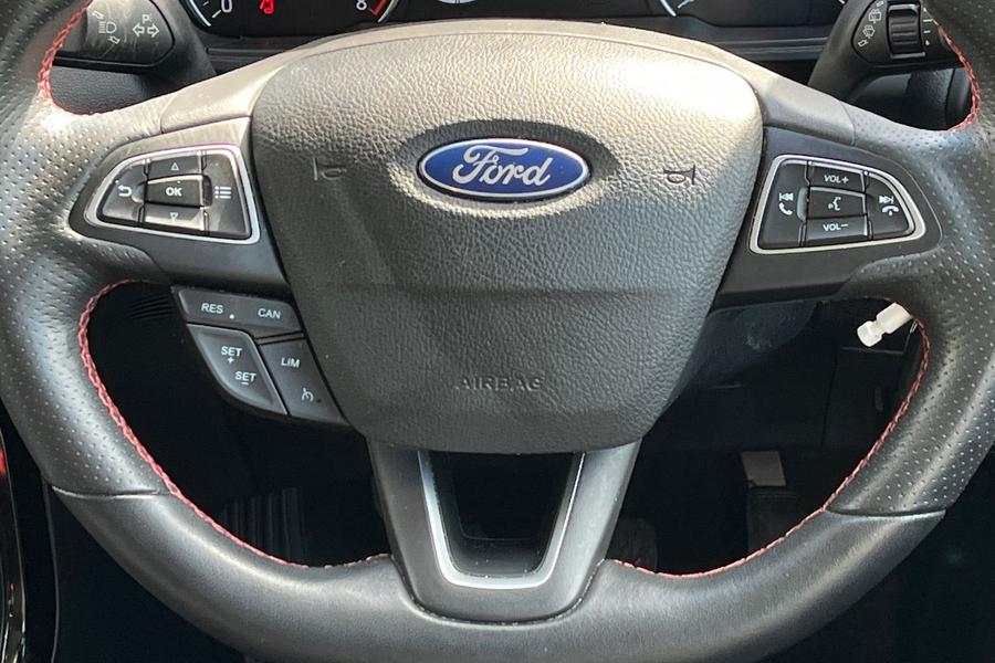 Ford ECOSPORT Photo autoimg-b38fdea0675c024473833cc64d4d00cad09a1c5e.jpg