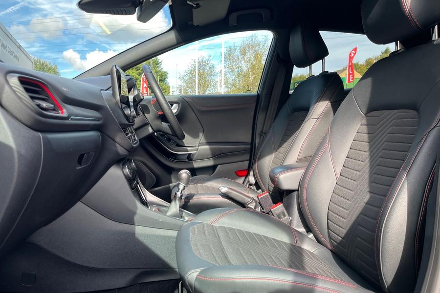 Ford PUMA Photo autoimg-b39165436ba3b144c81eb532a273400f6d388df4.jpg