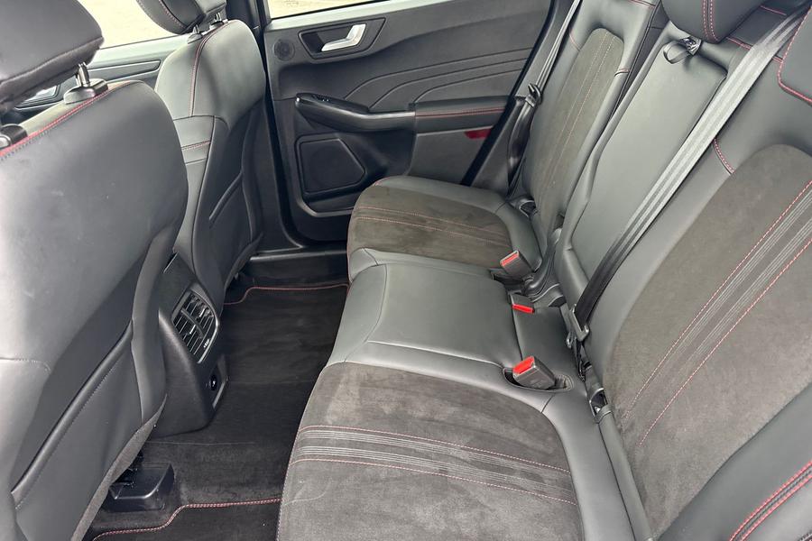 Ford KUGA Photo autoimg-b39bee227ecd732c93ac3d3c5d885860d58567fe.jpg