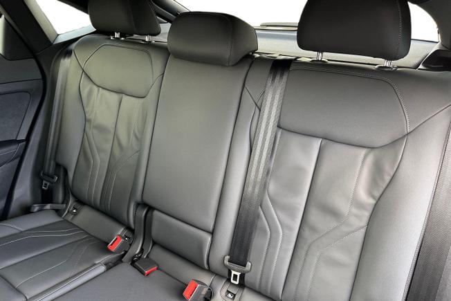 AUDI Q3 Photo 9