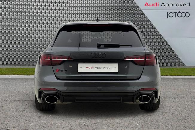 Audi RS4 Photo 7