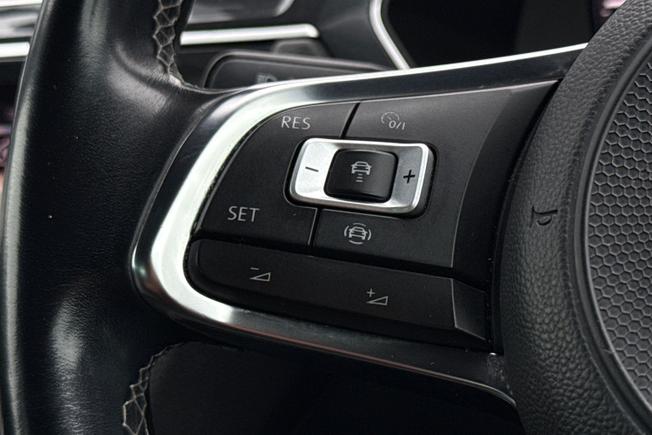VOLKSWAGEN Tiguan Photo 16