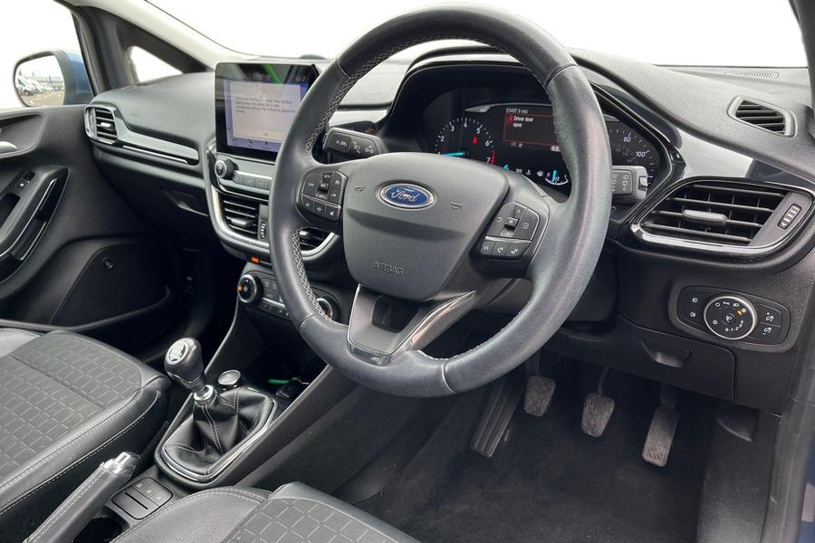 Ford FIESTA Photo autoimg-b3a95a2a091dd22d503de815d2417b39a45471df.jpg