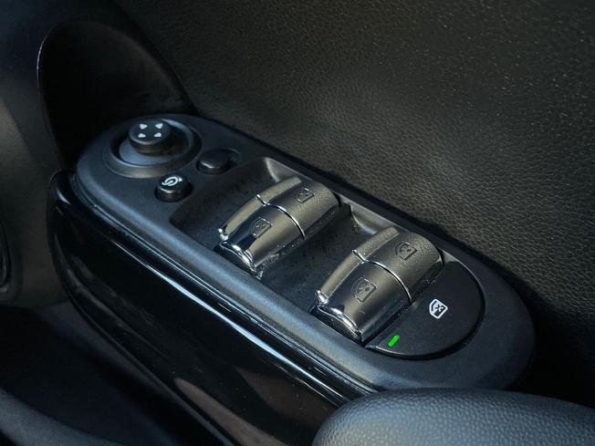 MINI Hatch Photo 34