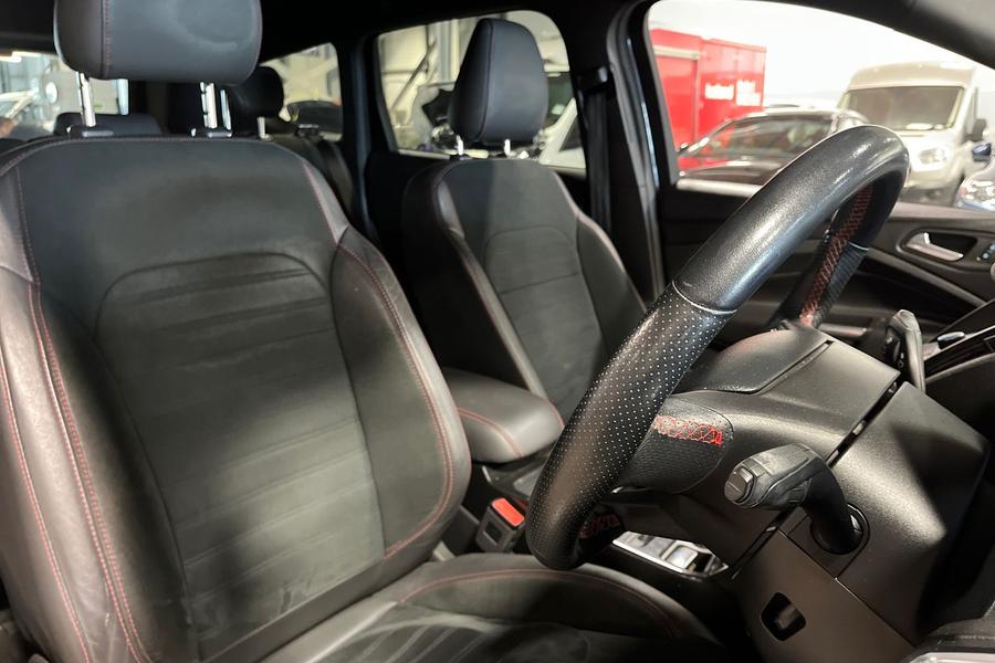 Ford KUGA Photo autoimg-b3b12697c009a4f3b5f50264280d39e3dc70b6e9.jpg