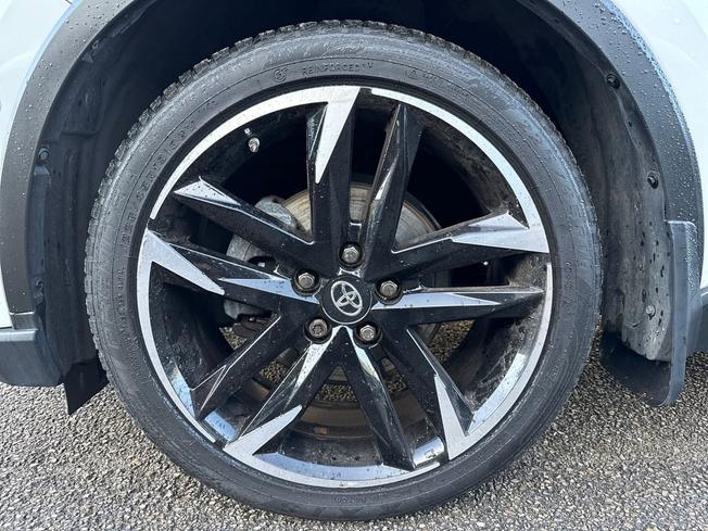 TOYOTA C-Hr Photo 35
