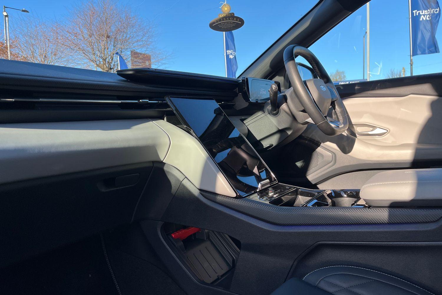 Ford Explorer Photo 17