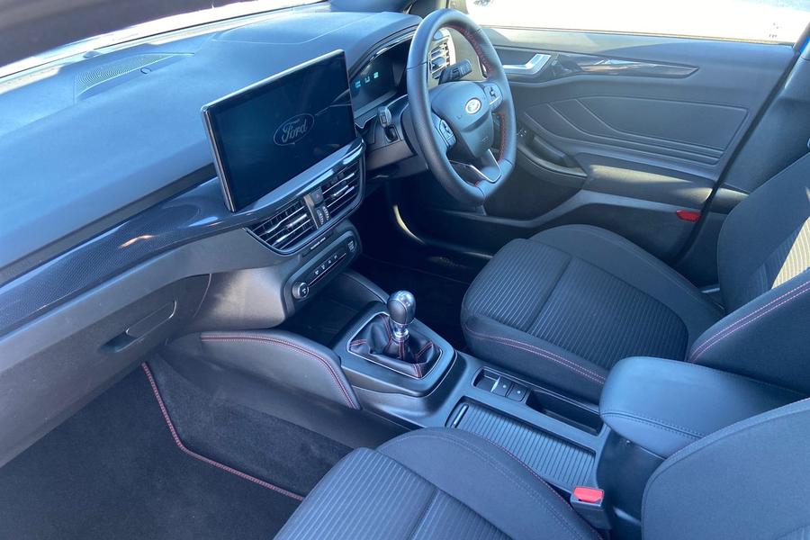 Ford FOCUS Photo autoimg-b3bdf56a6b5532d6d2ffecce9900d7b5fedc79f6.jpg