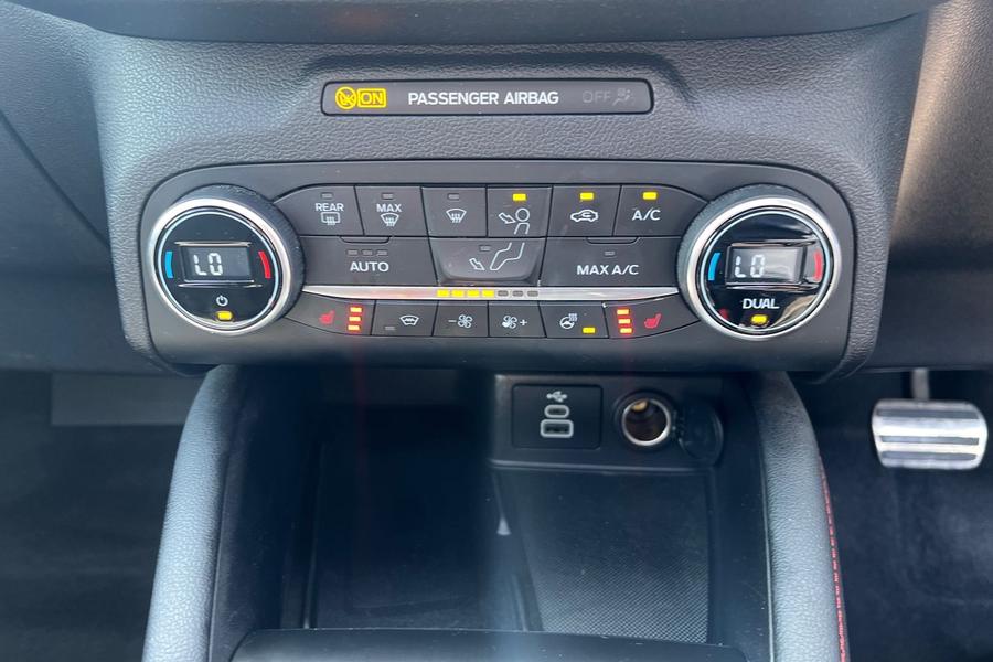 Ford KUGA Photo autoimg-b3c2e15aac71bdb63ed13f1d75b6dea7fb88ddf4.jpg