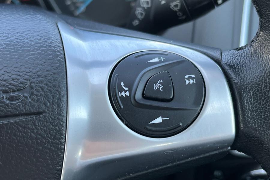 Ford FOCUS Photo autoimg-b3c3873b2bf55ea95875c85619126e4b0c63685c.jpg