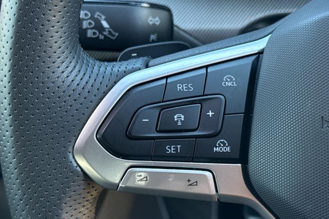 VOLKSWAGEN Golf Photo 16