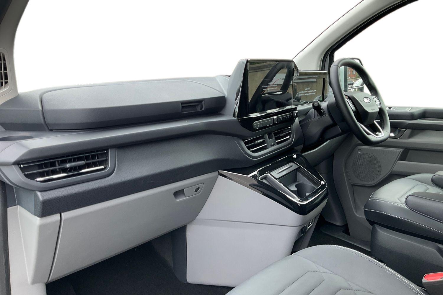 Ford Tourneo Custom Photo 2