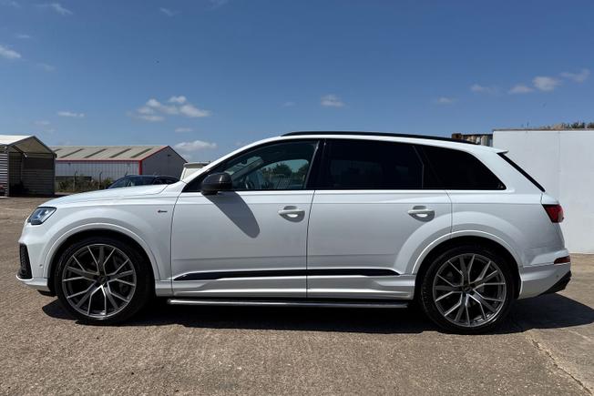 AUDI Q7 Photo 56