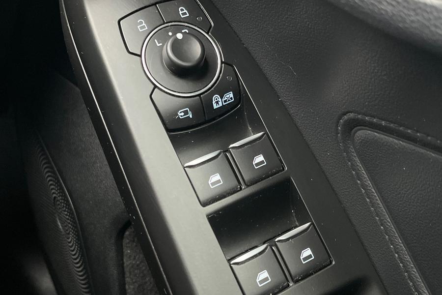 Ford FOCUS Photo autoimg-b3dba29dd26114a9c2c4e882c9d95359f4484c77.jpg