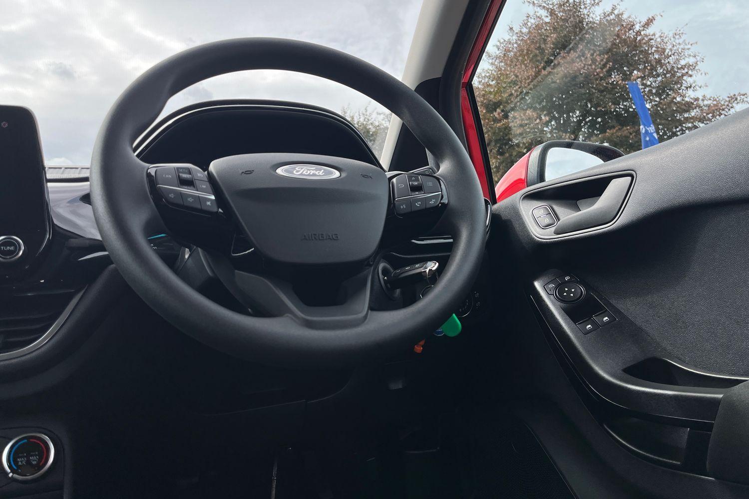 Ford Fiesta Photo 11
