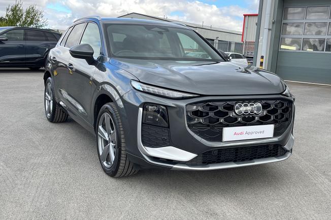 AUDI Q3 Photo 22