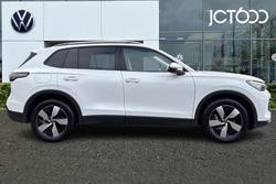 VOLKSWAGEN Tiguan Photo 4