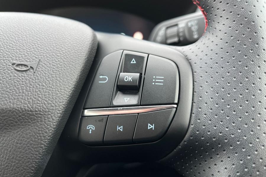 Ford Kuga Photo autoimg-b3ea70560f6e3db44acb23732153a8331aa758ea.jpg