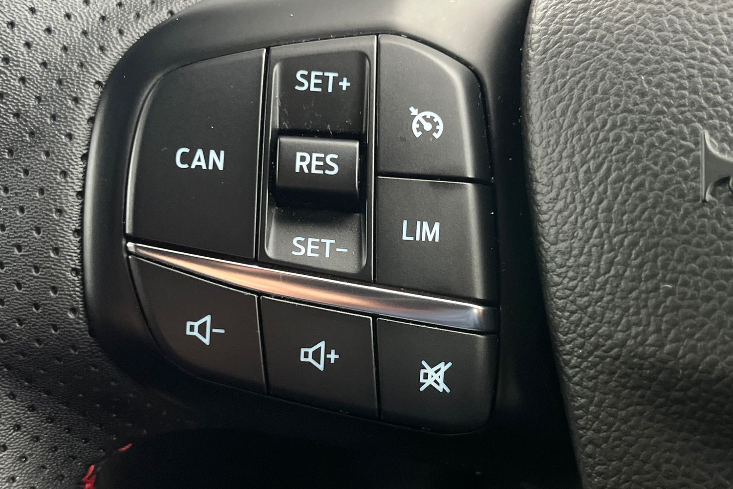 Ford FOCUS Photo 24